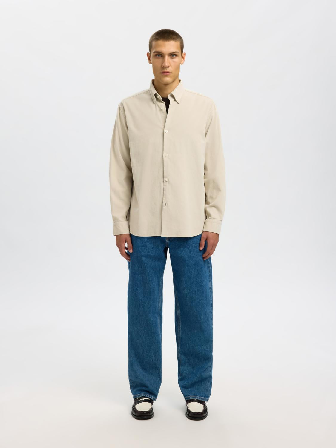 model_shot-front_full